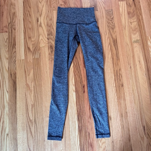lululemon athletica Pants - Lululemon wunder under grey heathers leggings size 4, 28” inseam